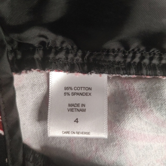 𝅺New York & Company Cropped Black Pants with Paisley Floral Design Sz.4 - Picture 6 of 7